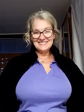 Snapshot of irinamaux chatting on September 12, 6:25 am irinamaux online show from September 12, 6:25 am