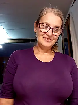 Snapshot of irinamaux chatting on October 12, 1:13 pm irinamaux online show from October 12, 1:13 pm