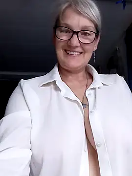 irinamaux online show from June 3, 7:42 am
