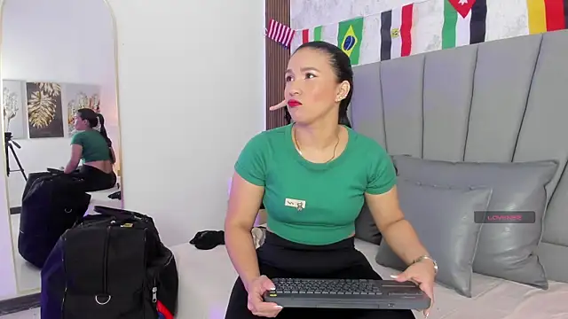 Sofi Perez  online show from June 25, 11:13 am