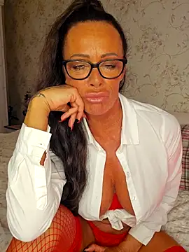 Misses-Cougar online show from May 3, 7:01 am