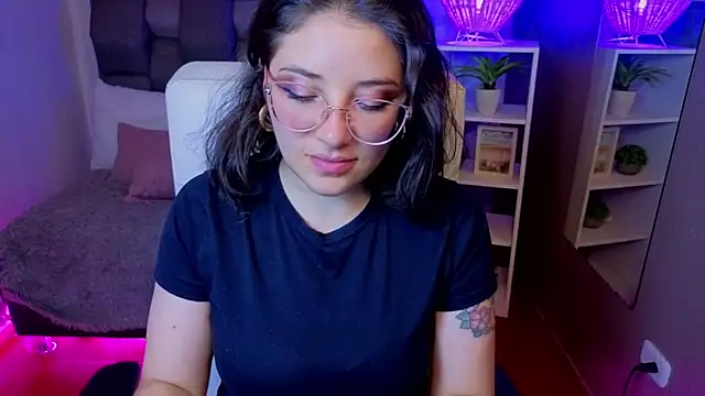 phoenixxxx777 online show from August 1, 5:04 pm