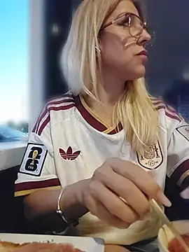 blondyruby online show from July 10, 7:58 pm