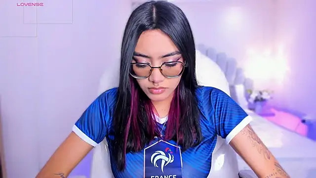AzuraKindong online show from June 26, 7:26 pm