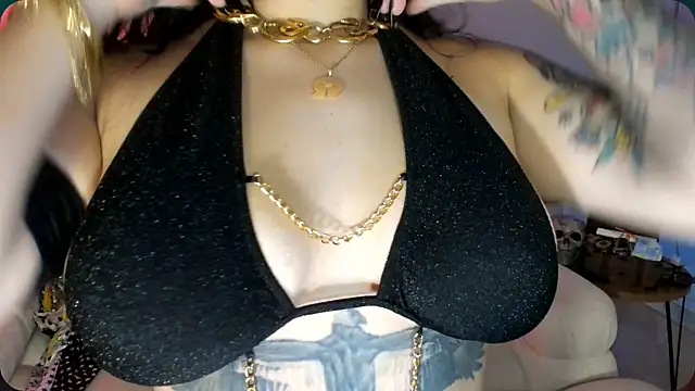 Snapshot of freya_bella_ chatting on October 13, 7:55 am freya bella online show from October 13, 7:55 am