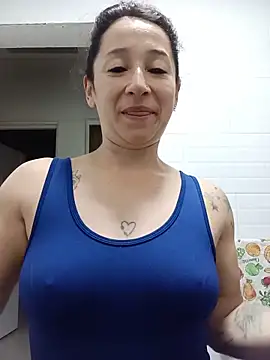 emilypoppy3 online show from May 15, 11:40 pm