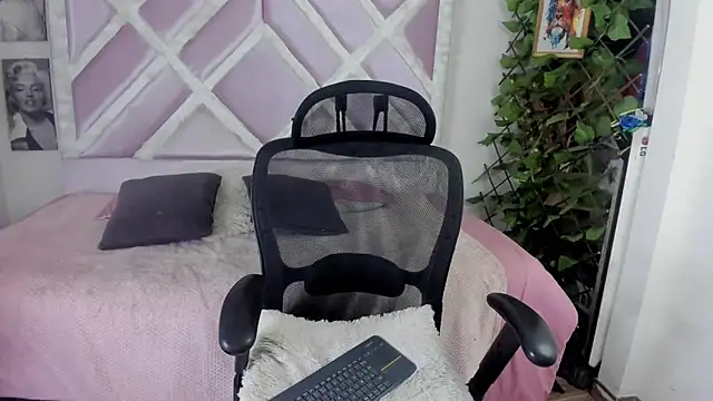 Murieel 69 online show from June 4, 6:23 pm