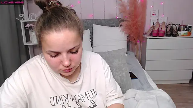 Crazyy girl  online show from January 8, 3:16 pm