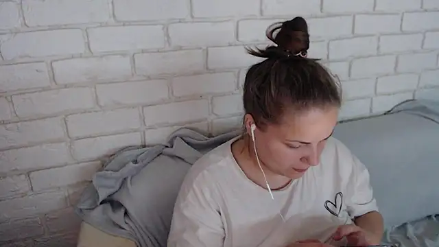 Crazyy girl  online show from October 23, 2:45 pm