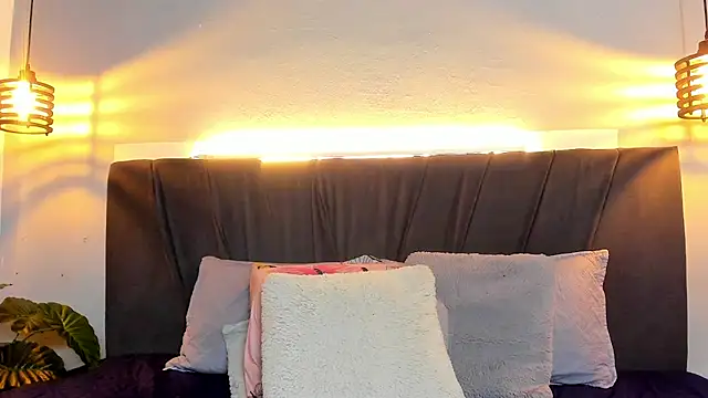 EmmilyBrant online show from July 24, 2:31 am
