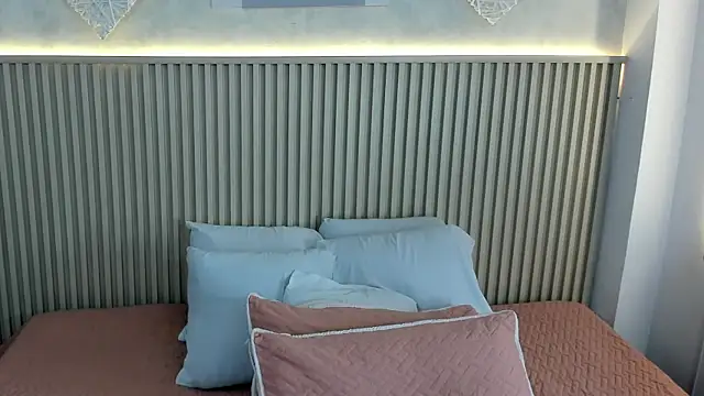 charlottebrowns  online show from December 18, 12:21 pm