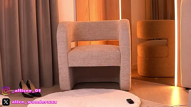 VanessaSimon online show from March 4, 7:48 am