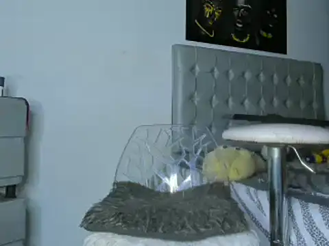 Snapshot of Kendall_Hotsexy_x chatting on October 8, 1:10 am Kendall Hotsexy x online show from October 8, 1:10 am