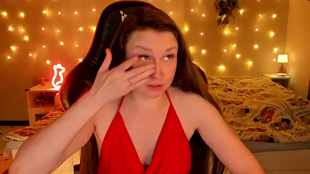 desperatehousewife   online show from August 4, 9:10 pm