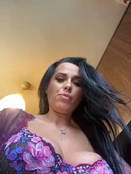 Hotmomcheckk  online show from June 12, 10:56 am