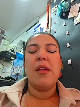 Sophie-hatter online show from July 24, 5:33 pm