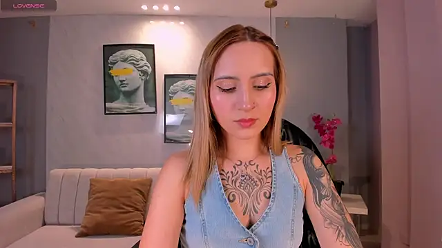 MollySundersX online show from July 9, 8:00 pm