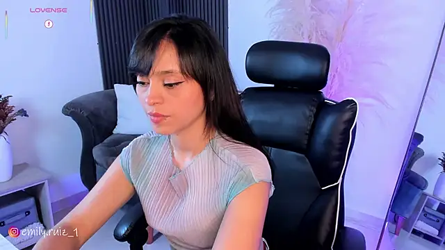 emilyruiz1 online show from January 7, 9:18 pm