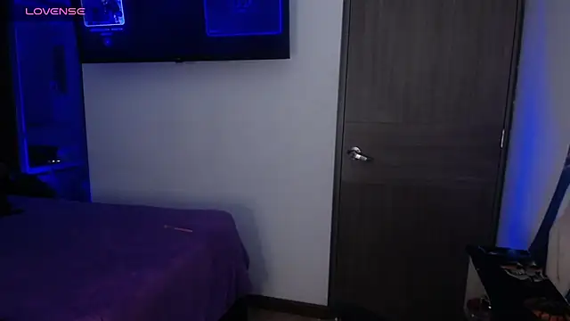 violett honney online show from June 9, 1:49 am