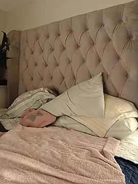 NiftyNora online show from July 17, 12:04 am
