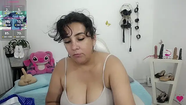 mom hot   online show from June 14, 4:40 pm