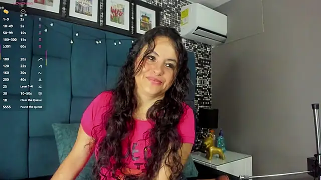 Snapshot of hanny_milf chatting on October 21, 11:36 am hanny milf online show from October 21, 11:36 am