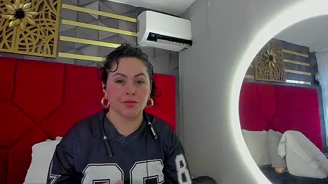 hanny milf online show from May 2, 11:57 am