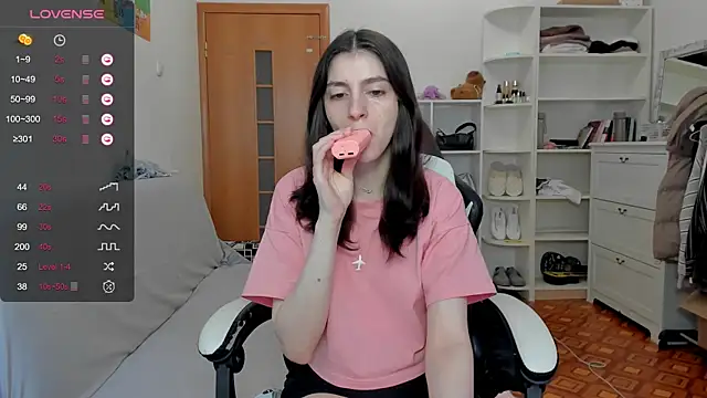 broosnica1 online show from April 29, 7:33 am