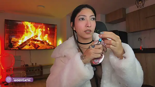 MarianaBranzz online show from May 3, 2:42 pm