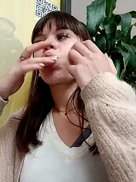 Snapshot of Violeta_12- chatting on September 16, 5:10 pm Violeta 12- online show from September 16, 5:10 pm