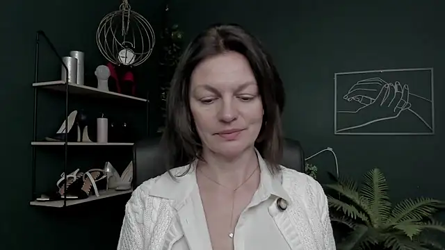 VivianWILD online show from December 17, 8:29 am