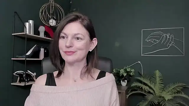 VivianWILD online show from February 6, 8:50 am