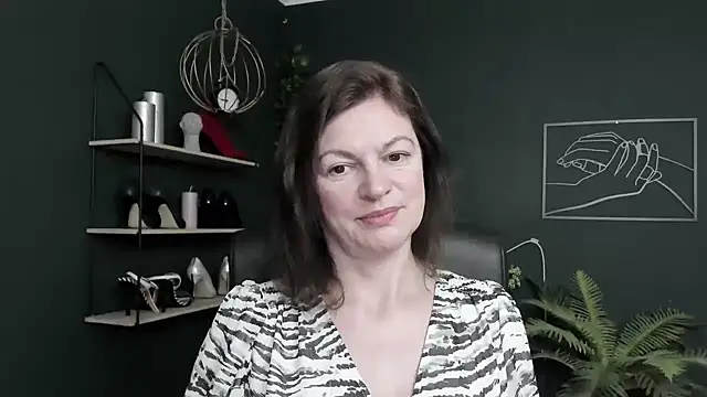 VivianWILD online show from June 18, 6:48 am