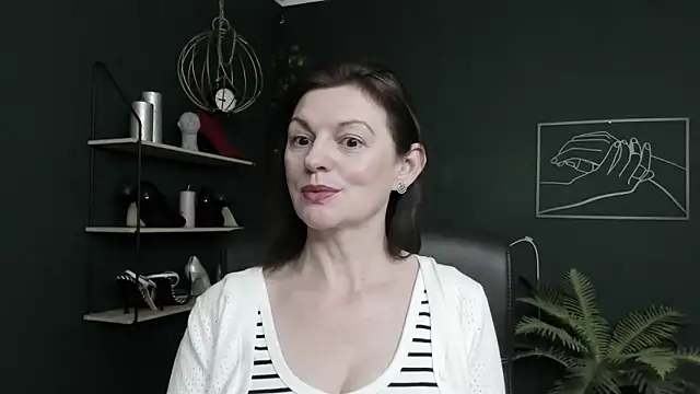 VivianWILD online show from June 17, 6:37 am