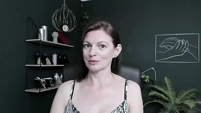 VivianWILD online show from June 26, 5:52 am