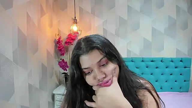 LindaBreeS online show from June 24, 1:54 pm