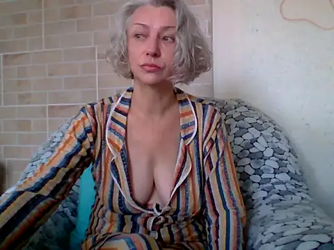 Lorie Carrie online show from July 11, 8:36 am