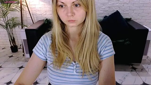 Snapshot of SmilingEmily_ chatting on October 4, 6:08 am SmilingEmily online show from October 4, 6:08 am