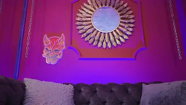 Julieta Russell online show from December 20, 12:09 pm