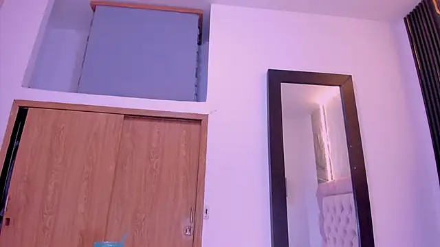 laurem-paulette online show from December 17, 8:35 pm