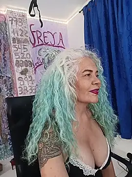 freyadevil333 online show from June 28, 6:31 am