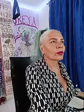 freyadevil333 online show from June 17, 5:09 am