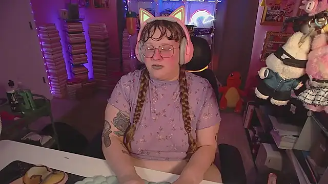 FatVeronica online show from June 25, 5:14 pm