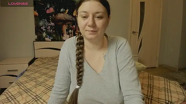 AlisaBacker online show from December 19, 12:41 pm