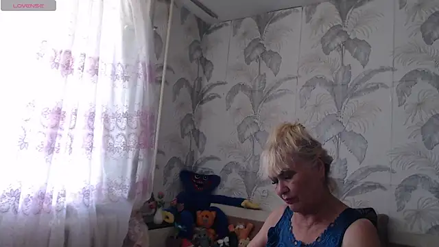 CamDiva113 online show from August 3, 6:06 am