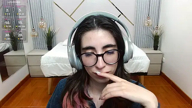 LenaRoses online show from September 19, 9:36 pm