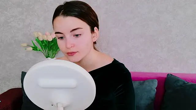 Snapshot of Miss_Arwen chatting on October 6, 3:45 am Miss Arwen online show from October 6, 3:45 am