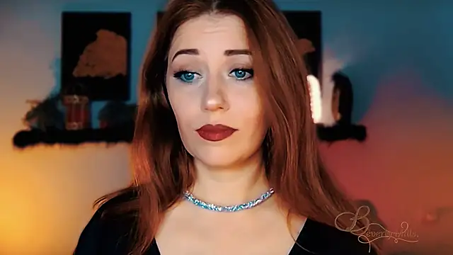 MissBeverlyMills online show from November 28, 4:26 am