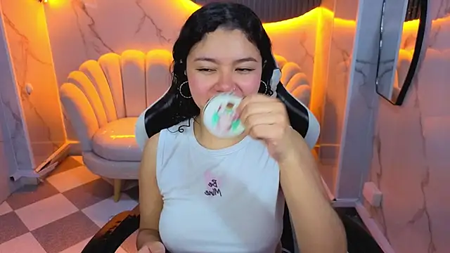 victoria castillo b online show from February 3, 7:51 pm