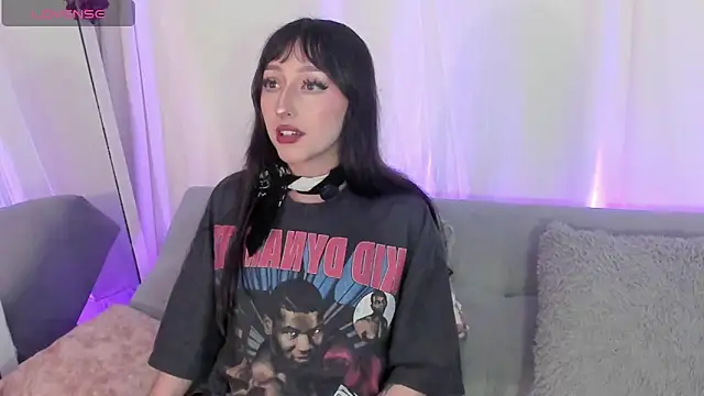 v1cky  online show from August 3, 10:37 pm